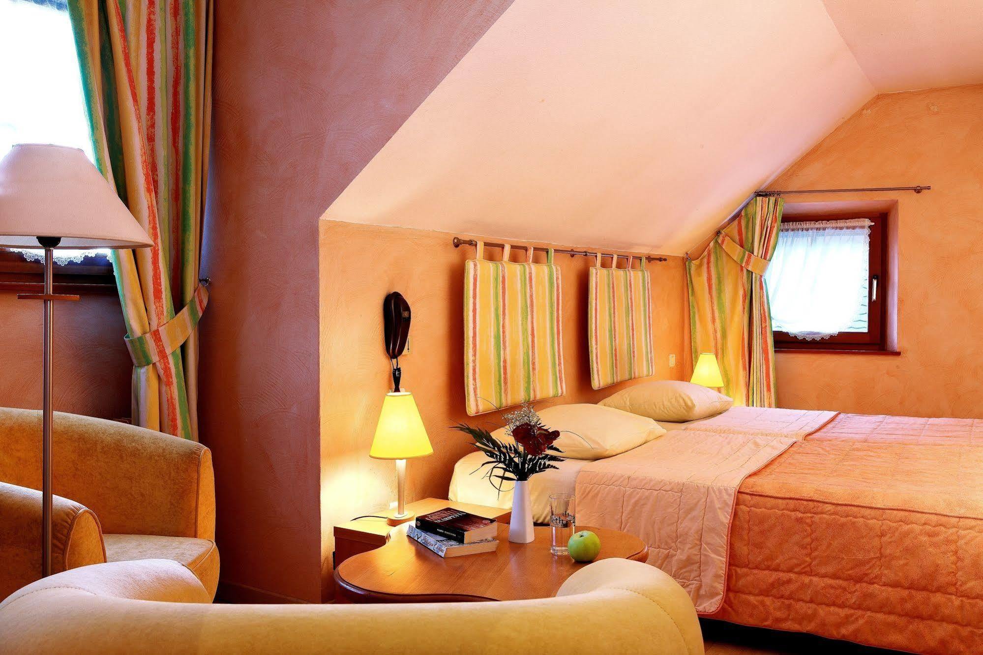 סנט היפולייט Hotel A La Vignette - Colmar-Nord מראה חיצוני תמונה